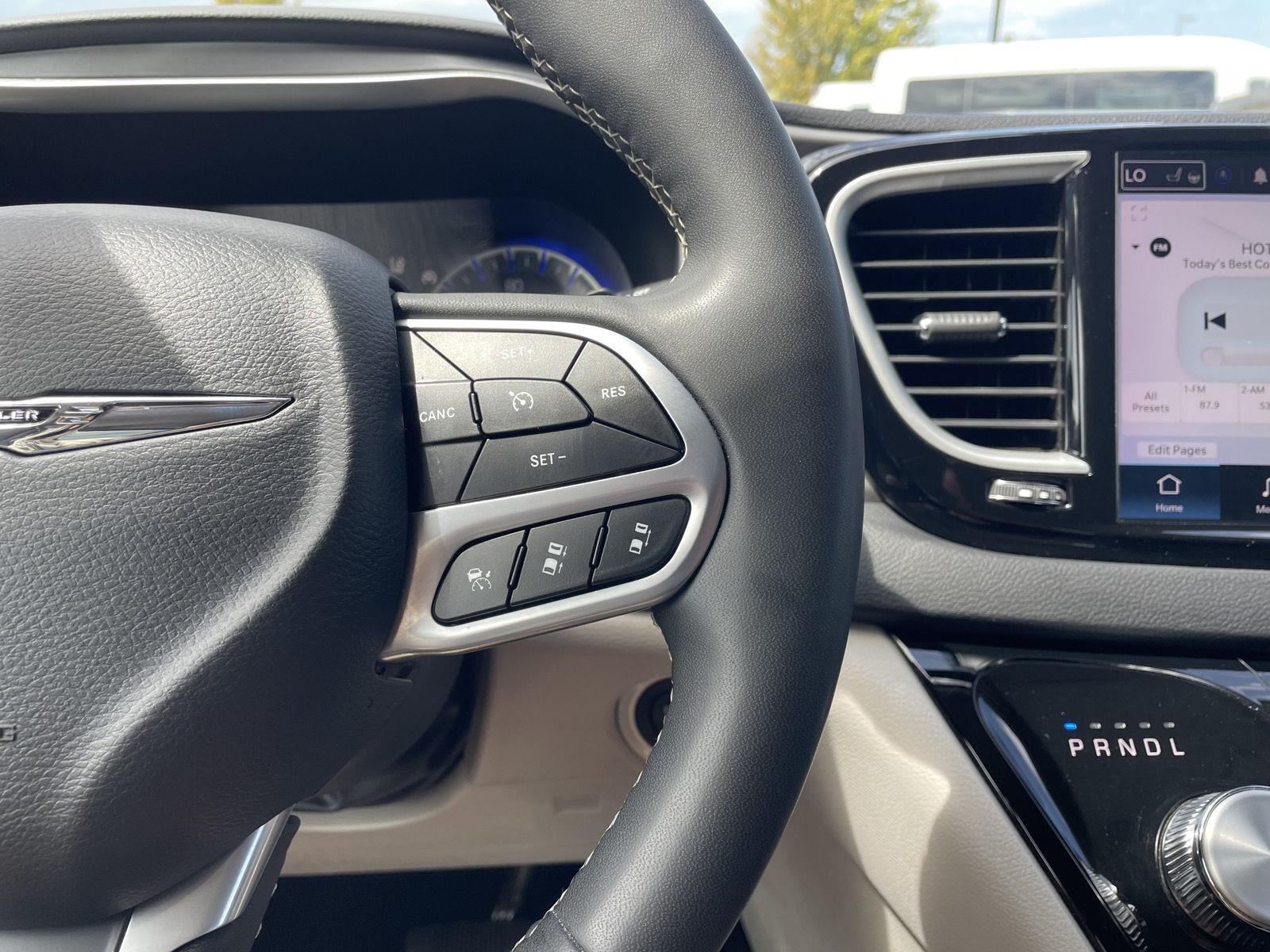 Vehicle photo 14