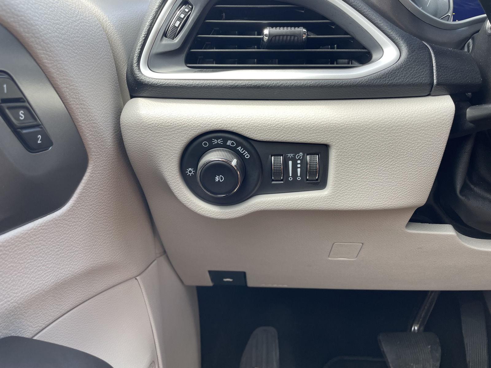 Vehicle photo 16