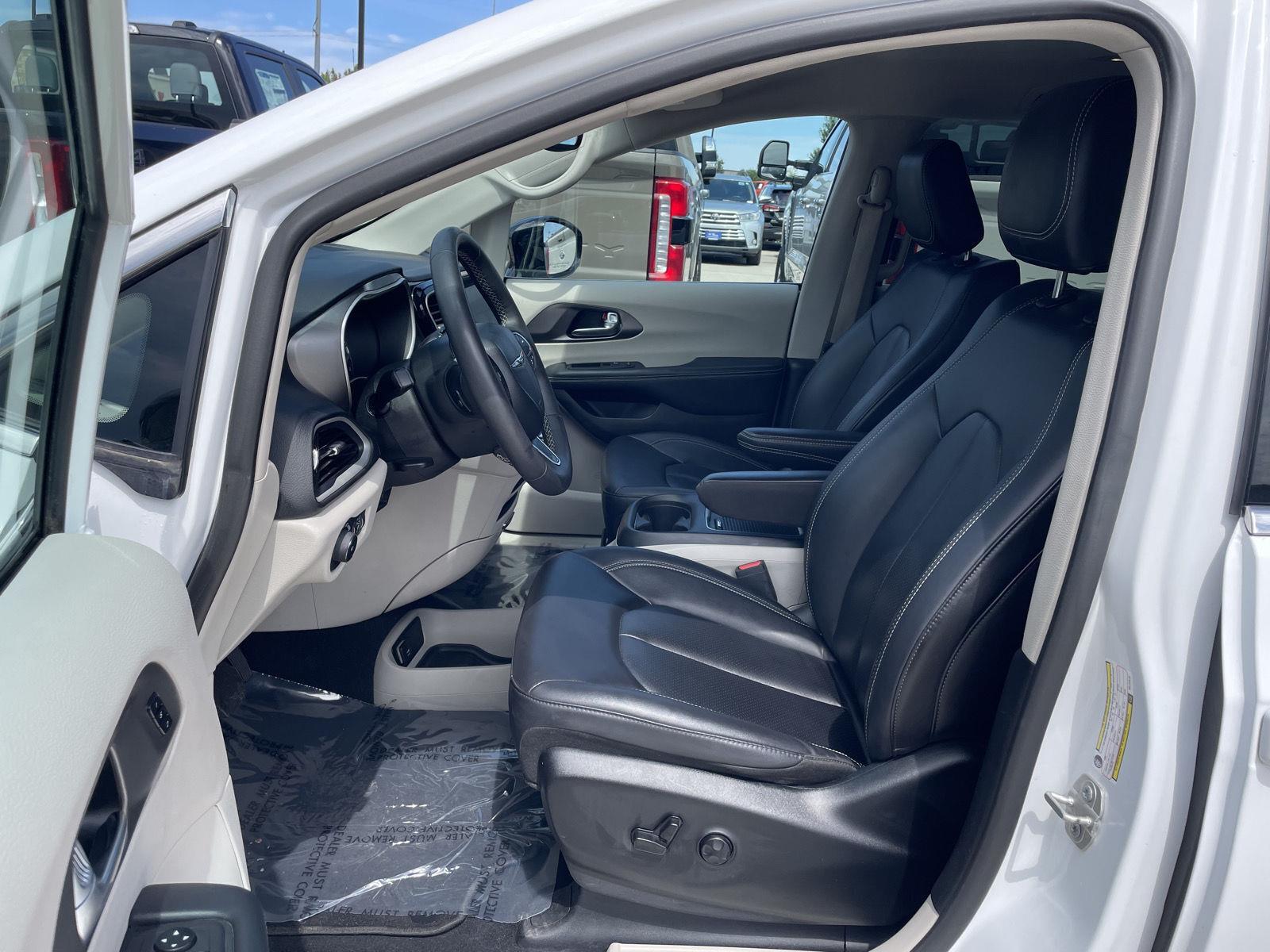 Vehicle photo 17