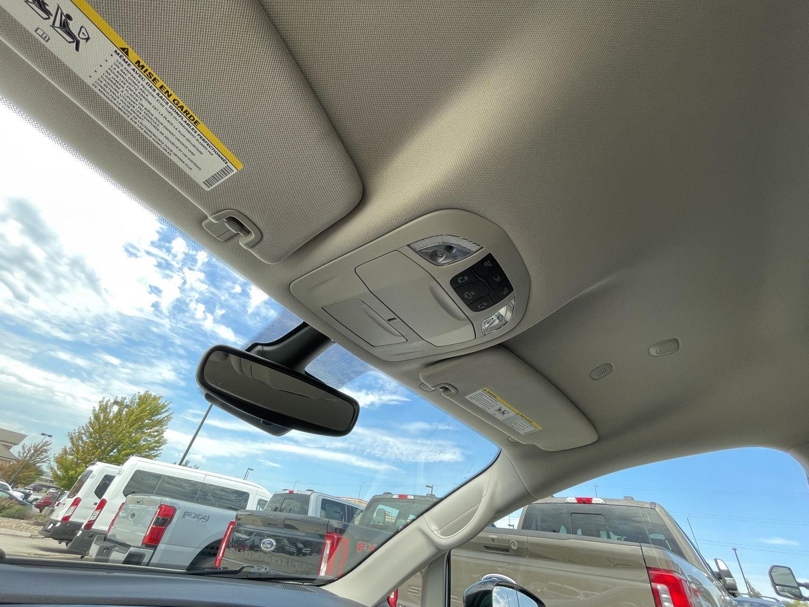 Vehicle photo 22
