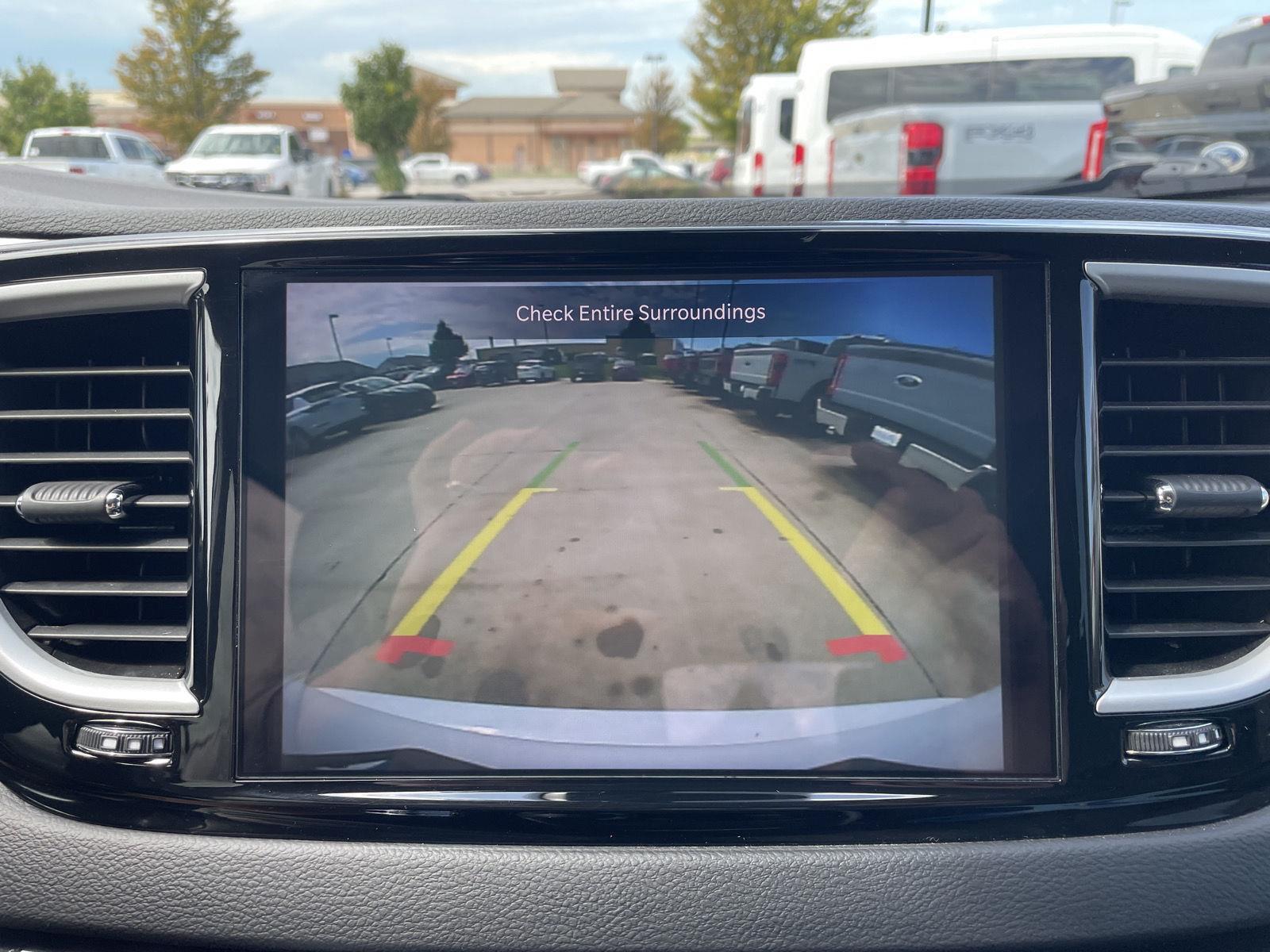 Vehicle photo 24