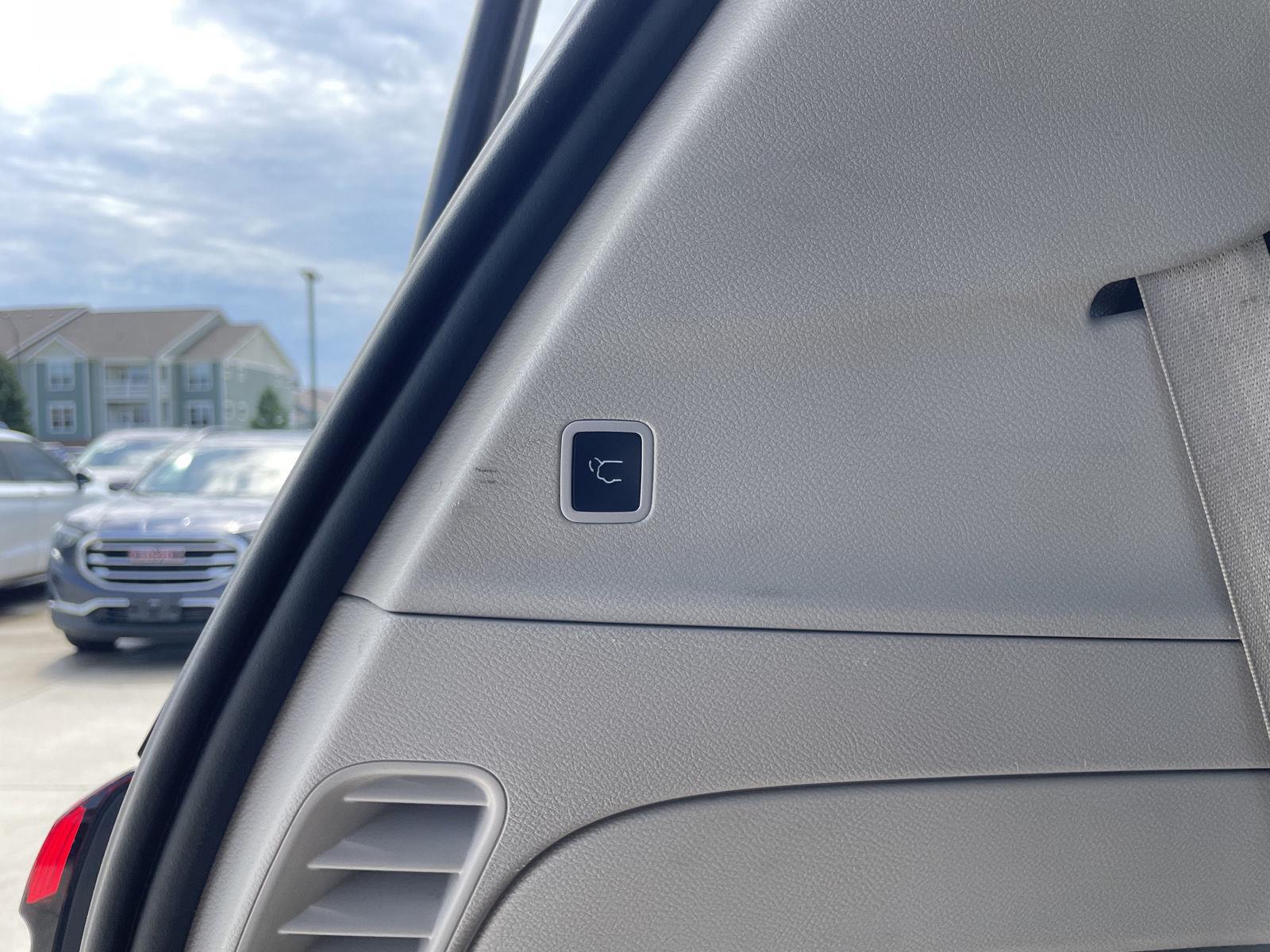 Vehicle photo 37