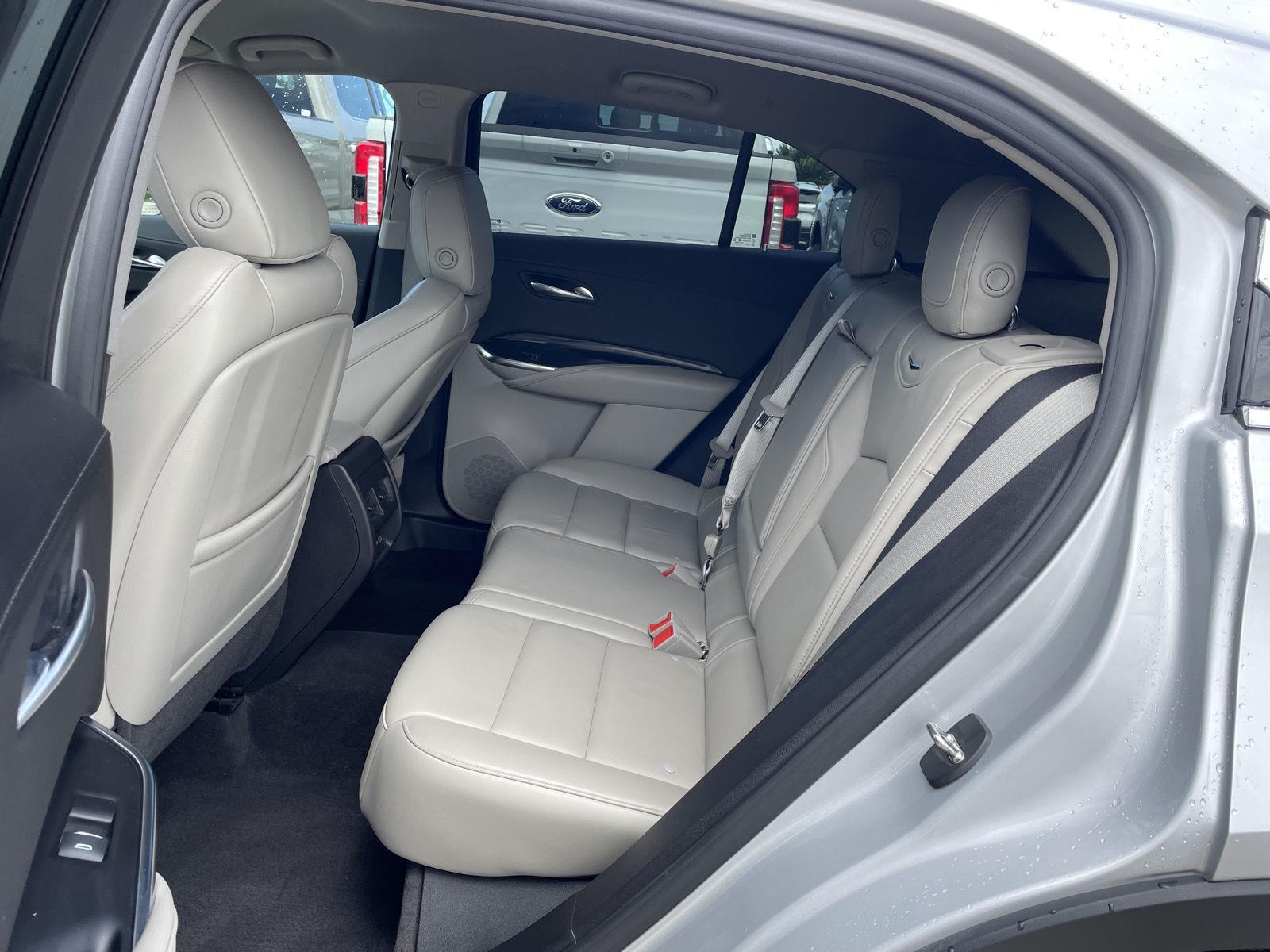 Vehicle photo 20