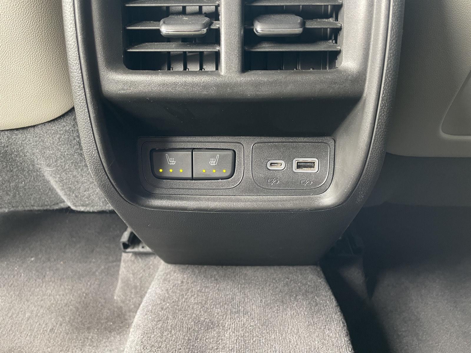 Vehicle photo 21