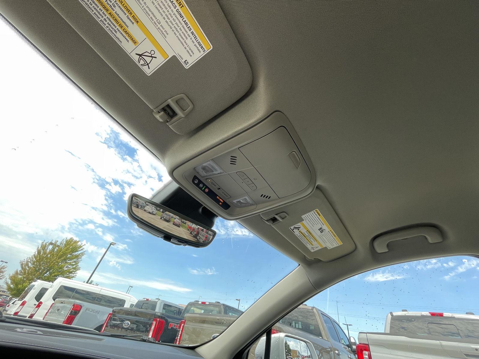 Vehicle photo 22