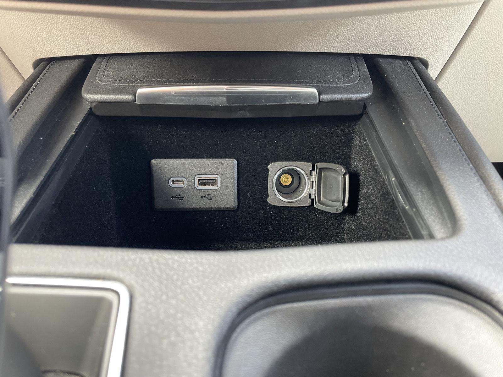 Vehicle photo 30
