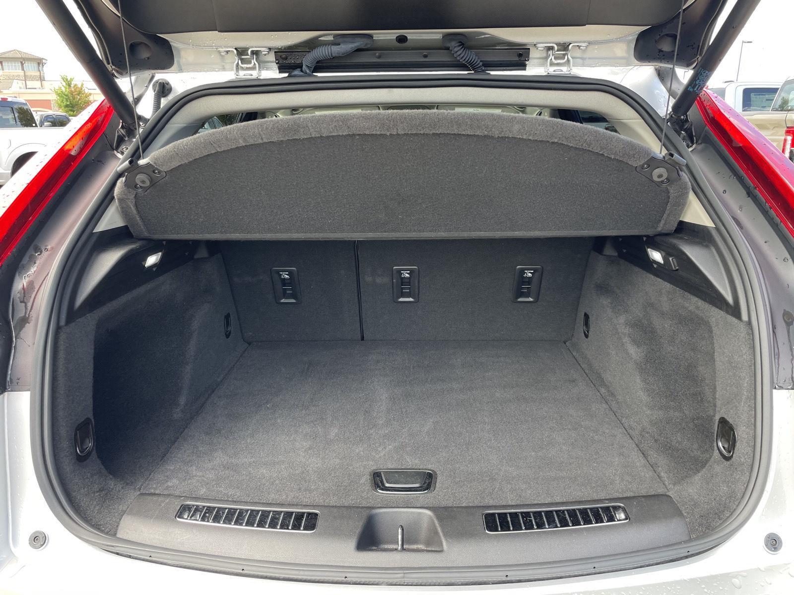 Vehicle photo 37