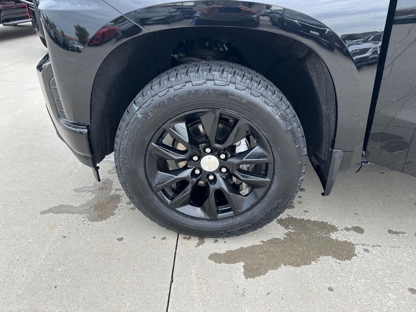 Vehicle photo 10