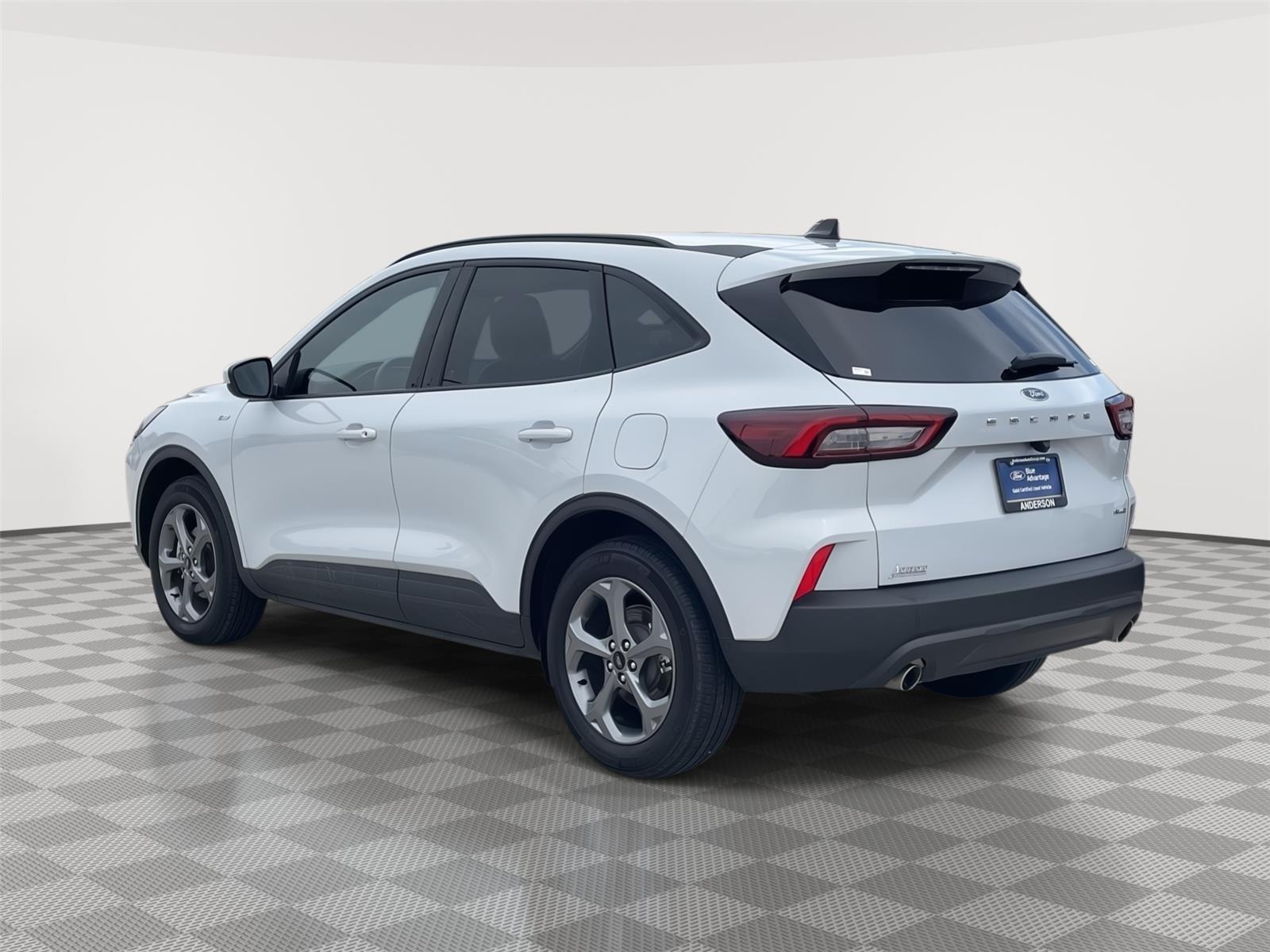 Vehicle photo 9