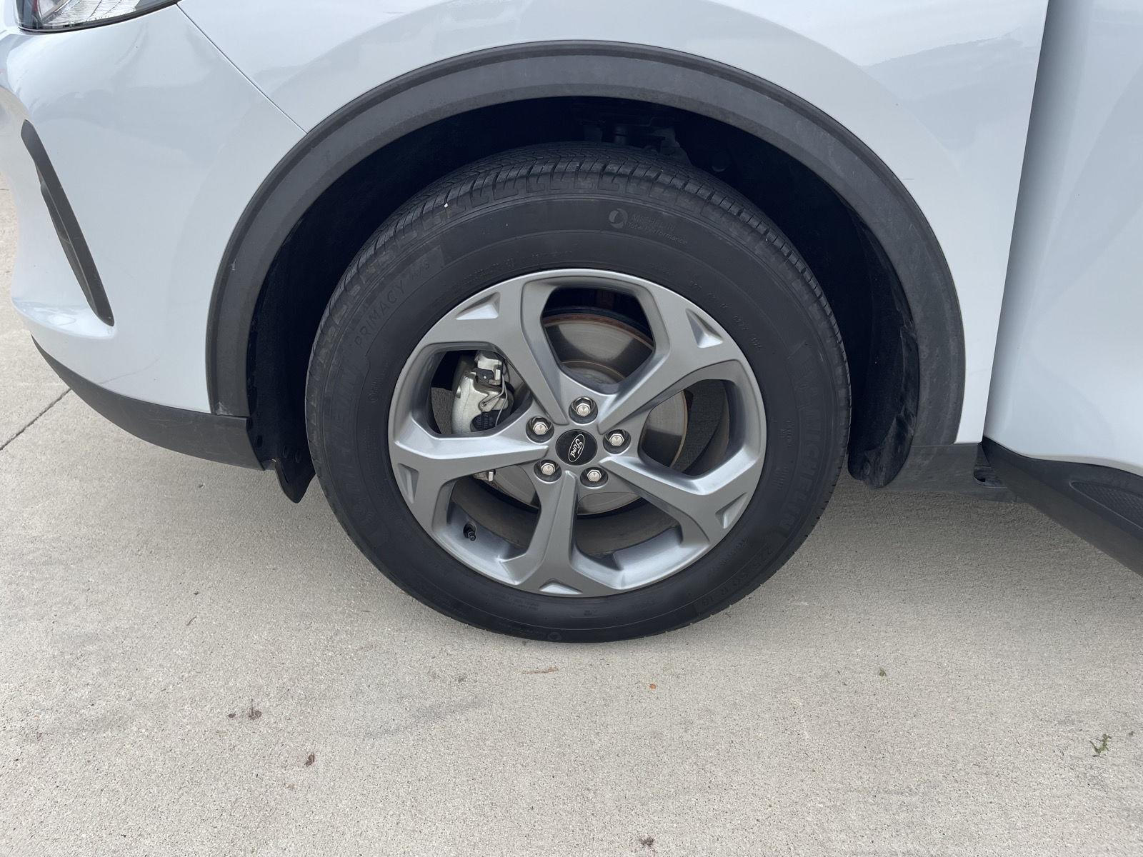 Vehicle photo 10