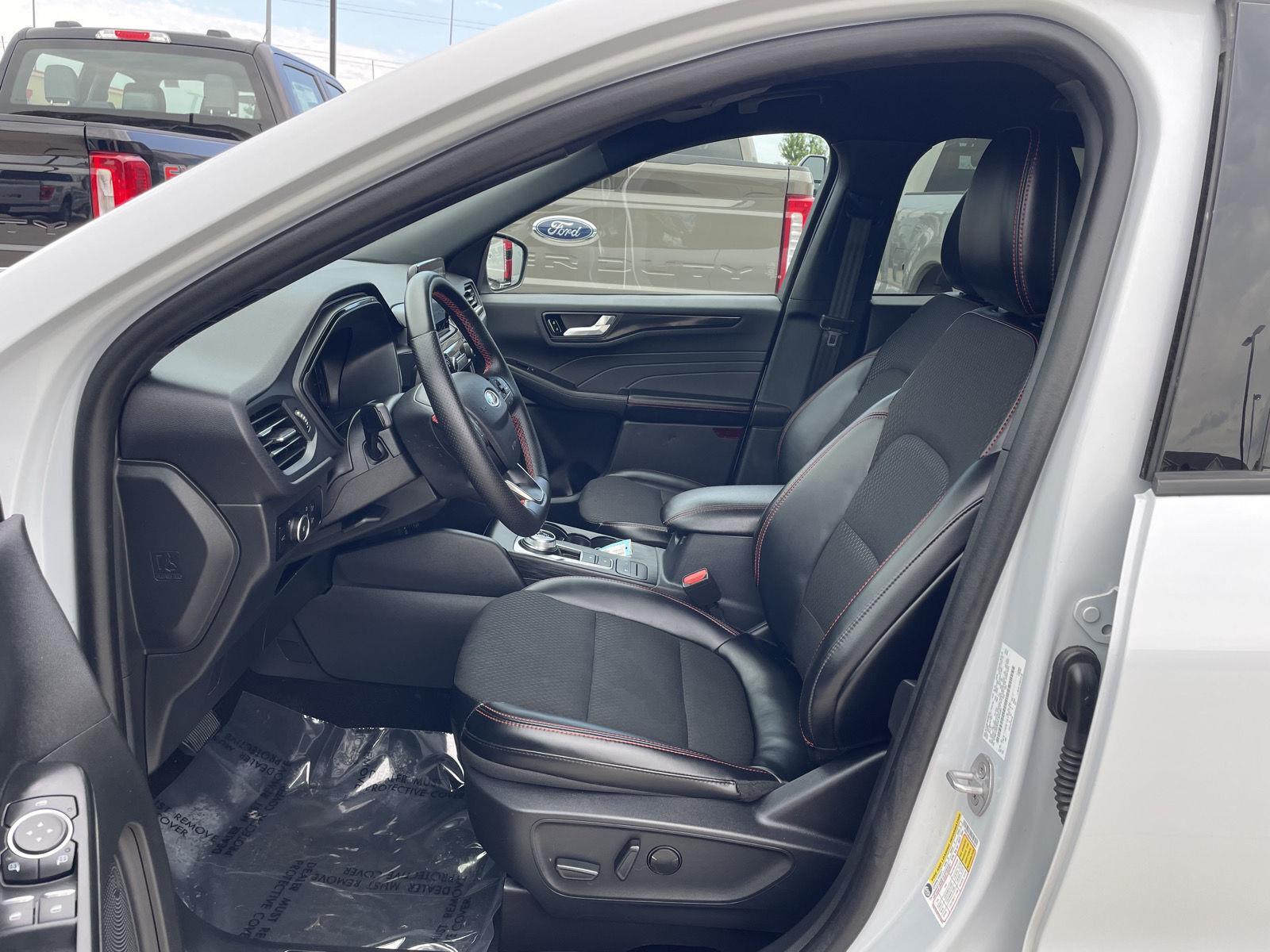 Vehicle photo 17