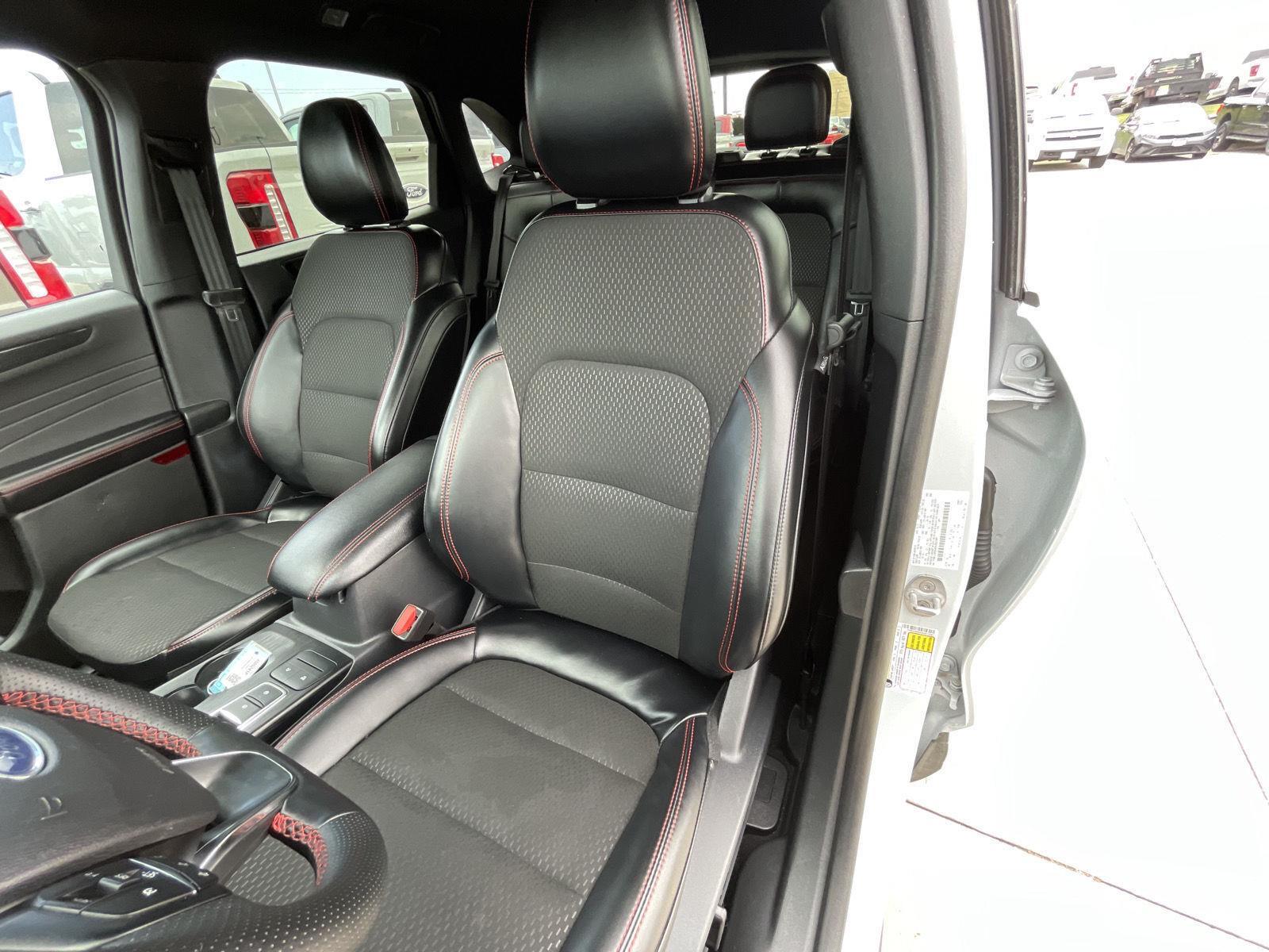 Vehicle photo 18