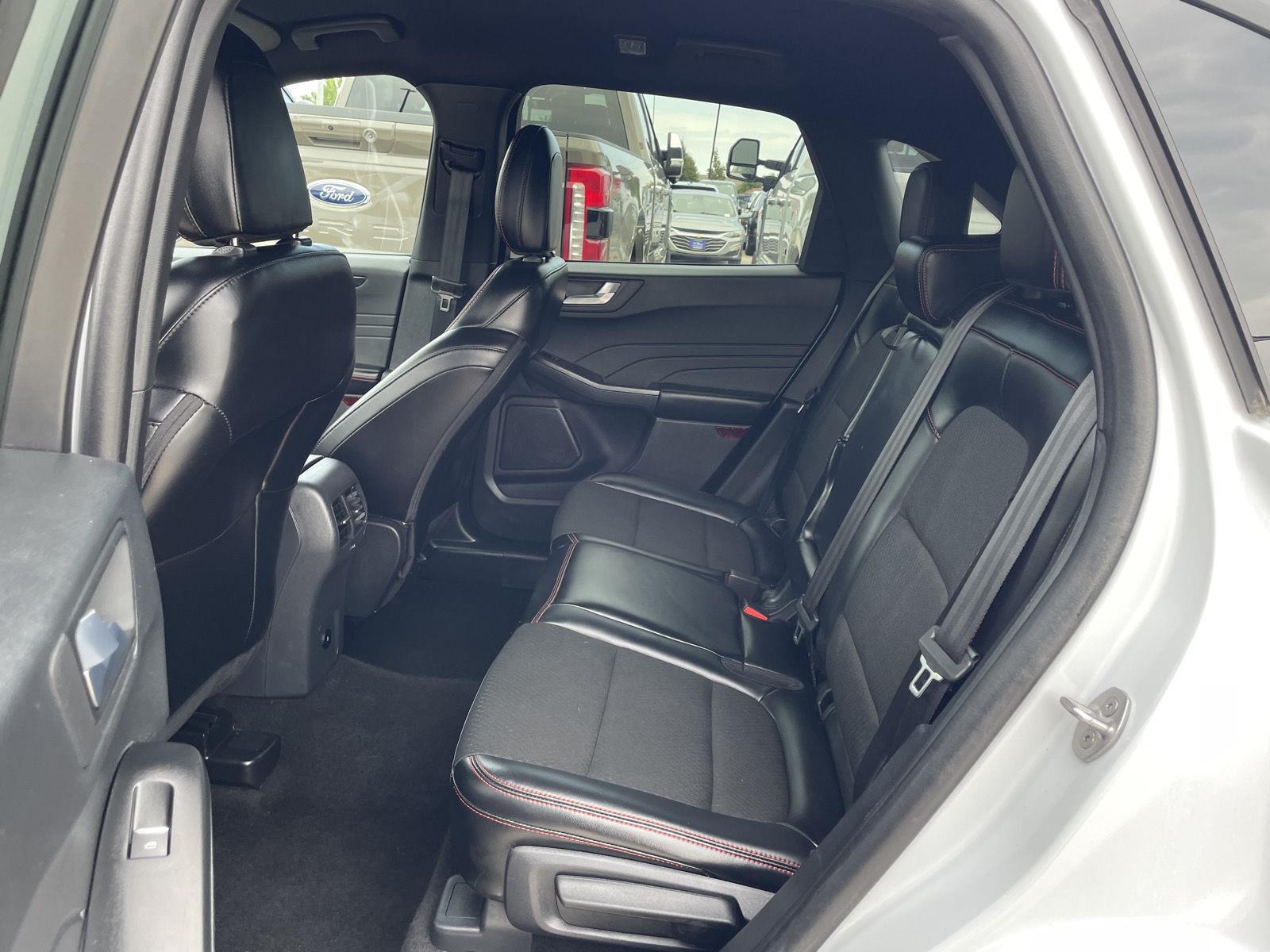 Vehicle photo 19