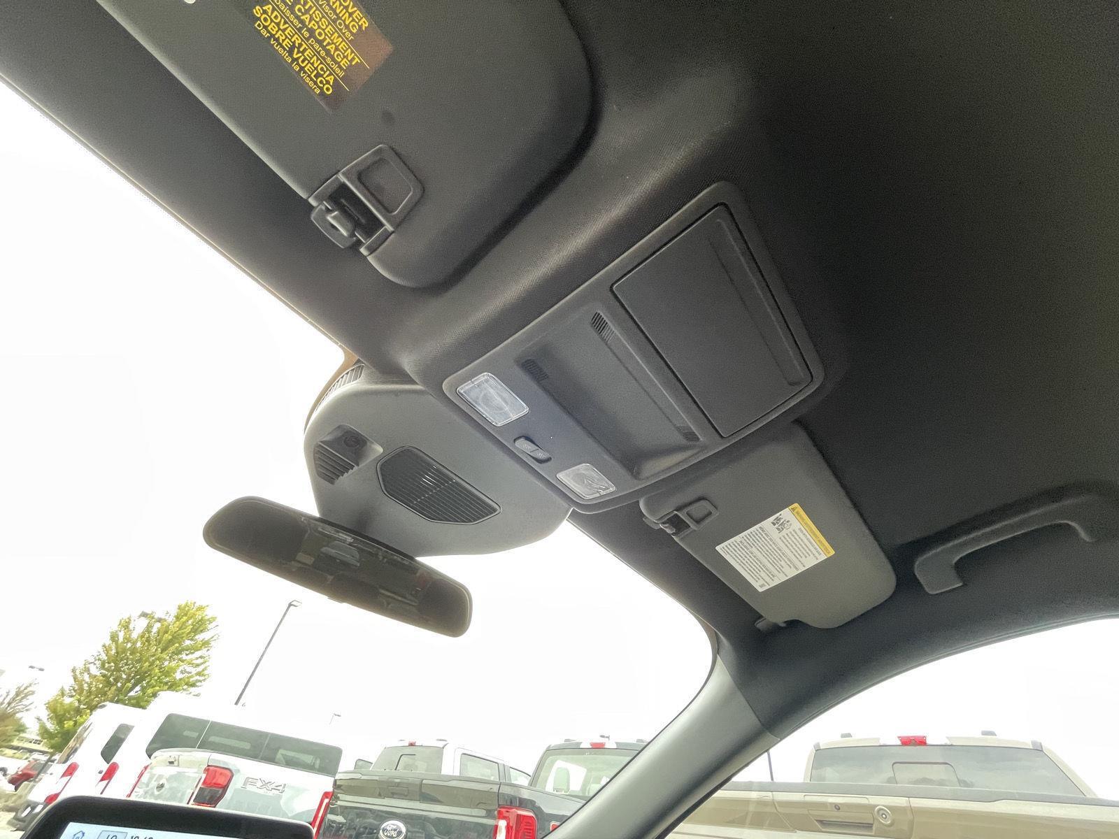 Vehicle photo 20