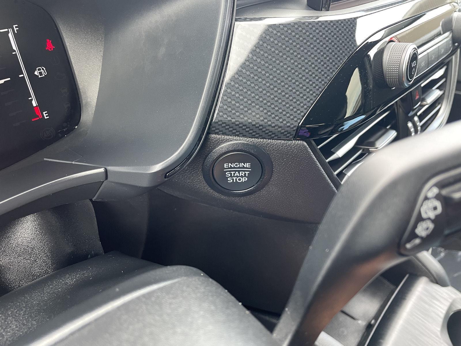 Vehicle photo 23
