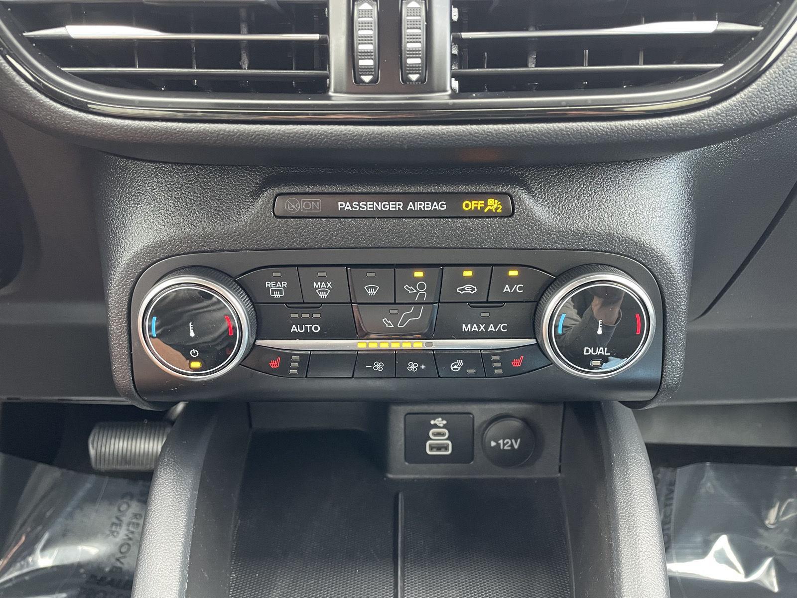 Vehicle photo 25