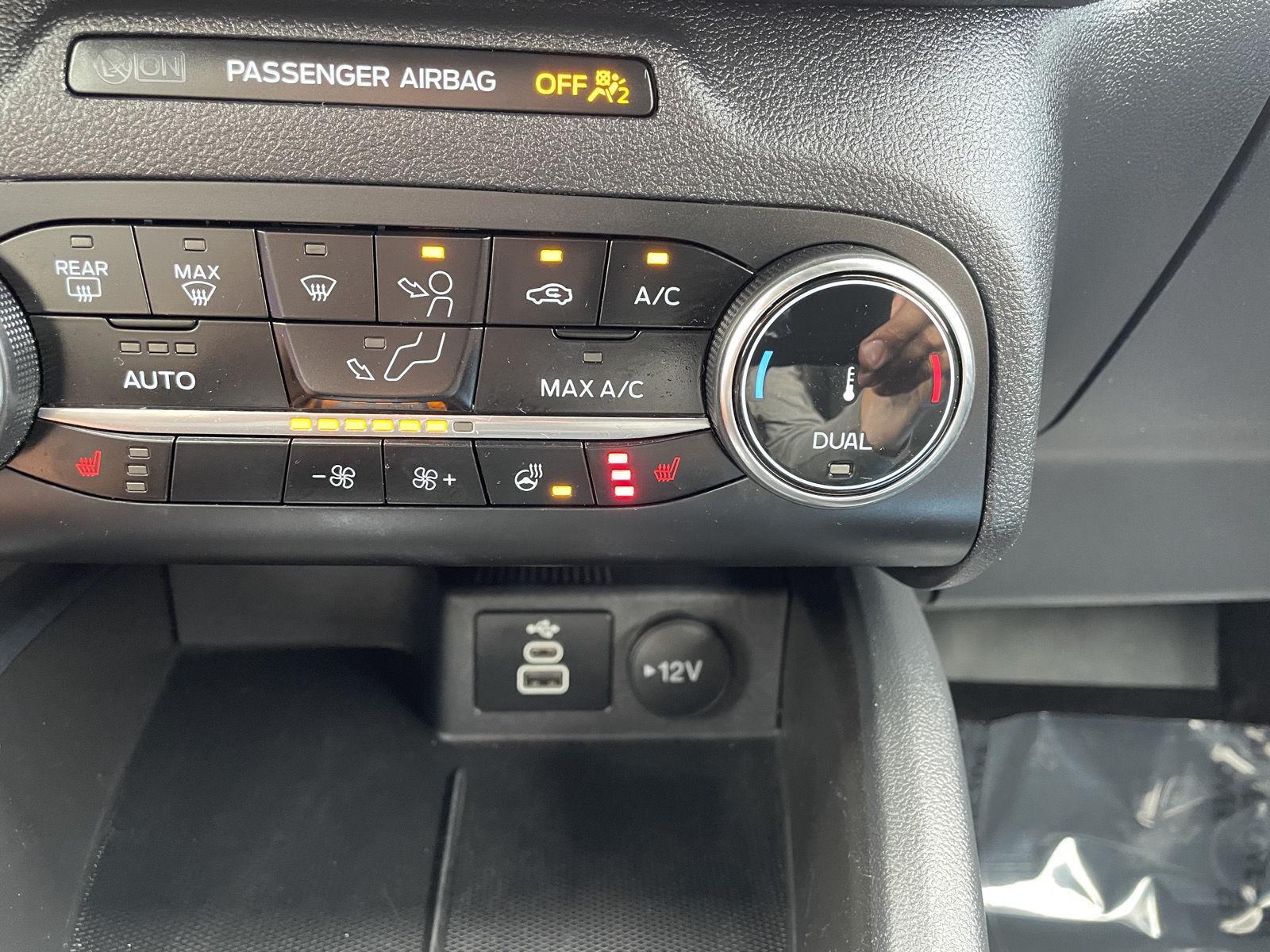 Vehicle photo 26