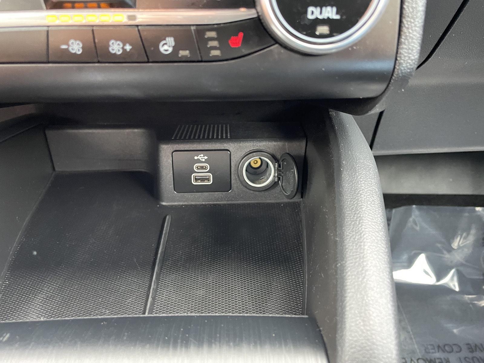Vehicle photo 27