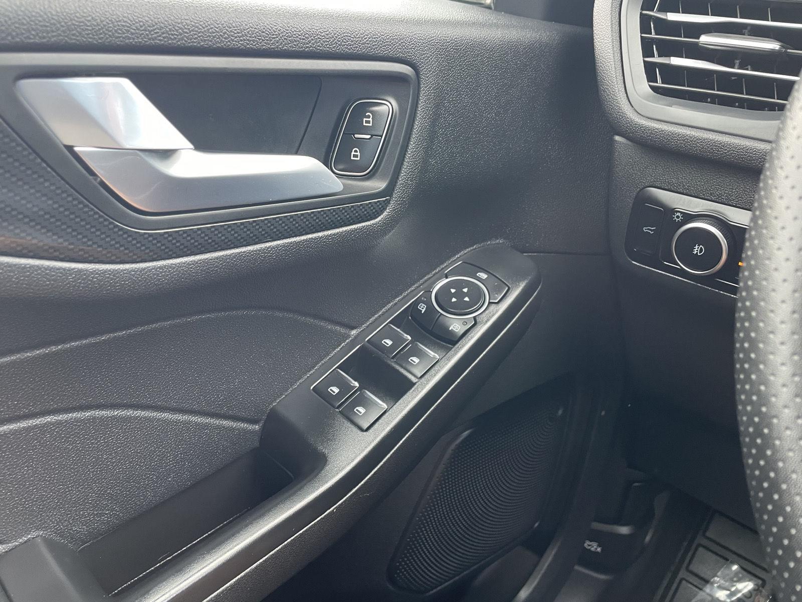 Vehicle photo 28