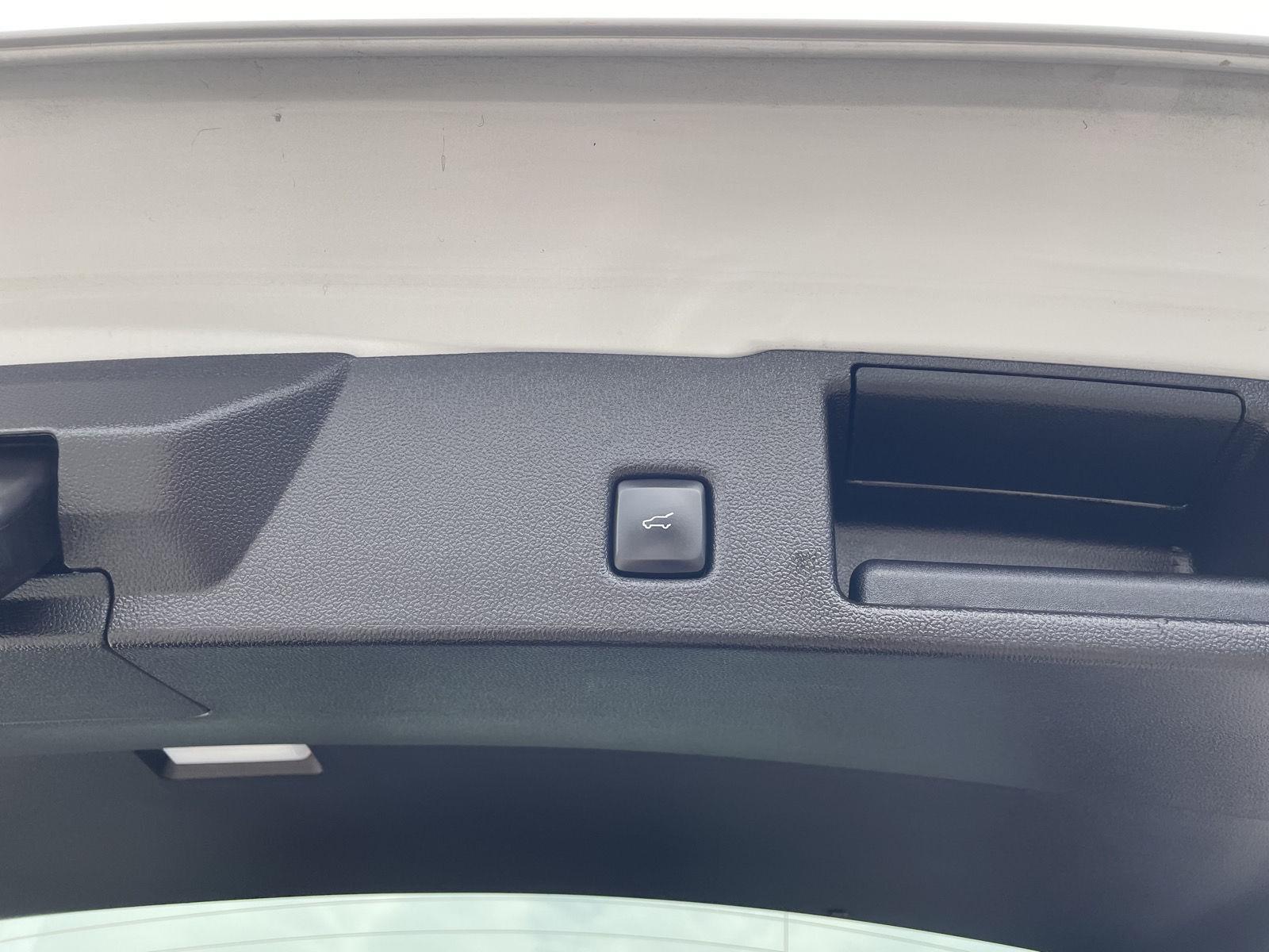 Vehicle photo 35