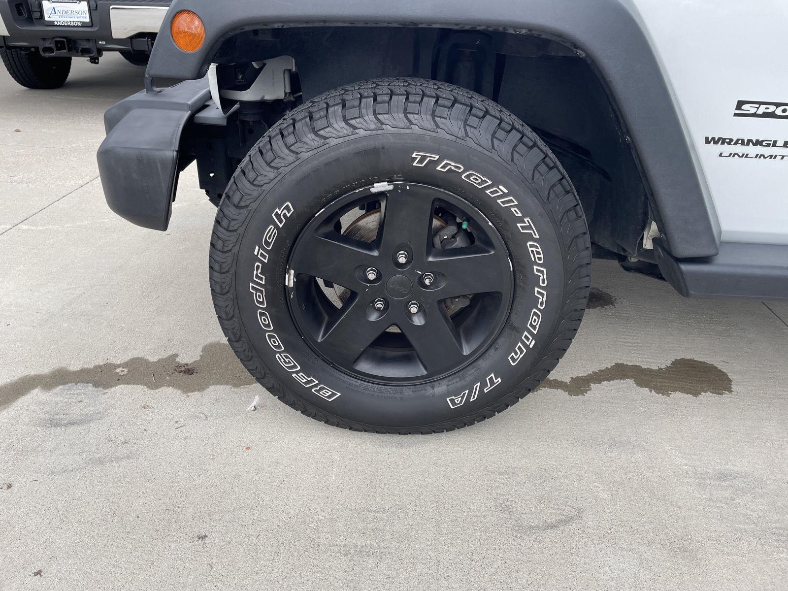 Vehicle photo 10
