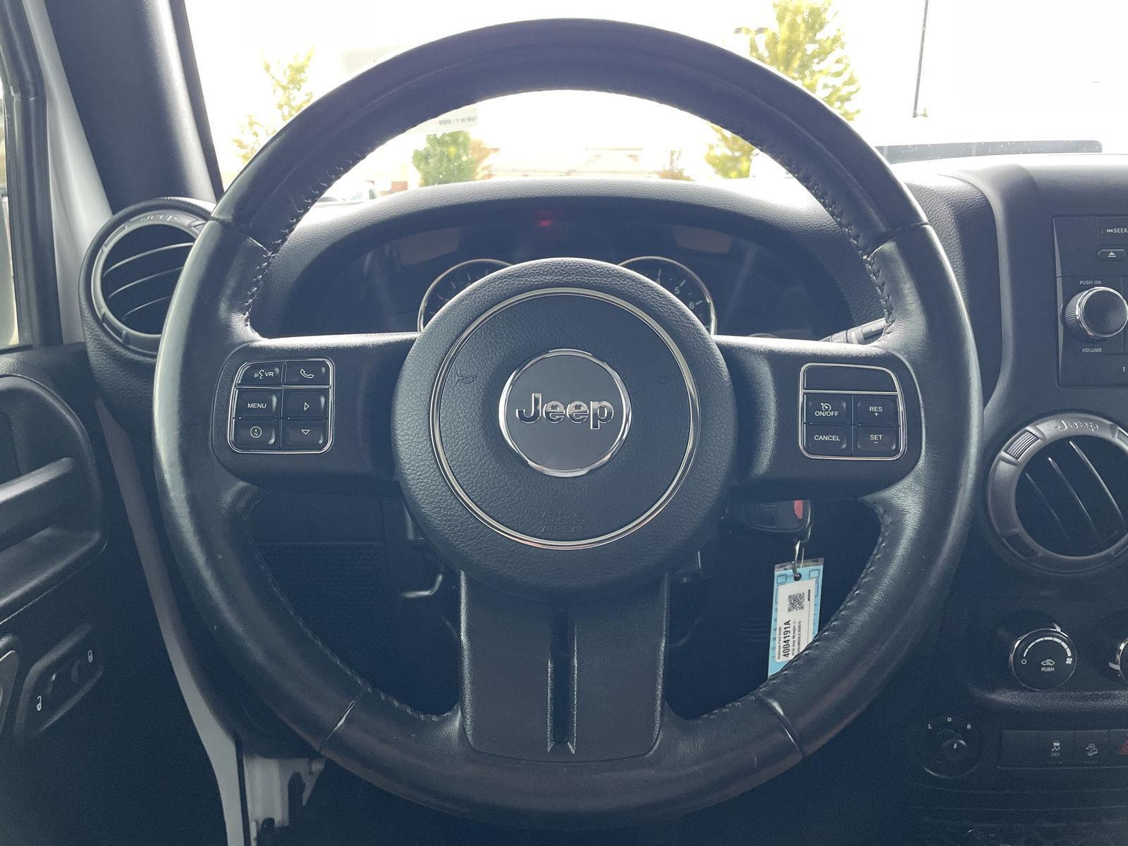 Vehicle photo 12