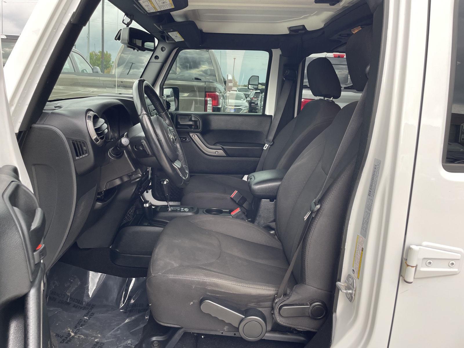 Vehicle photo 17