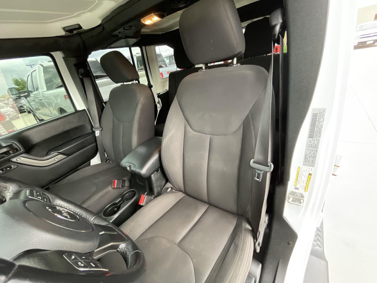Vehicle photo 18