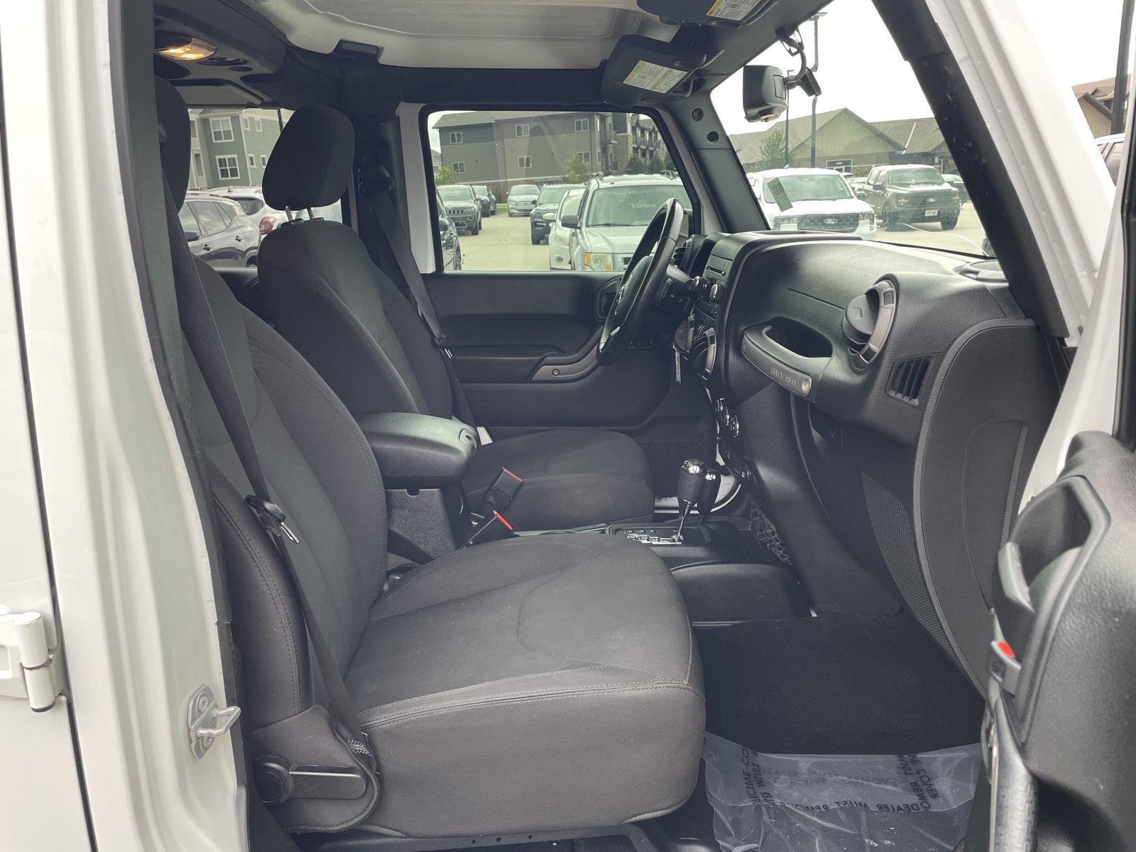 Vehicle photo 19