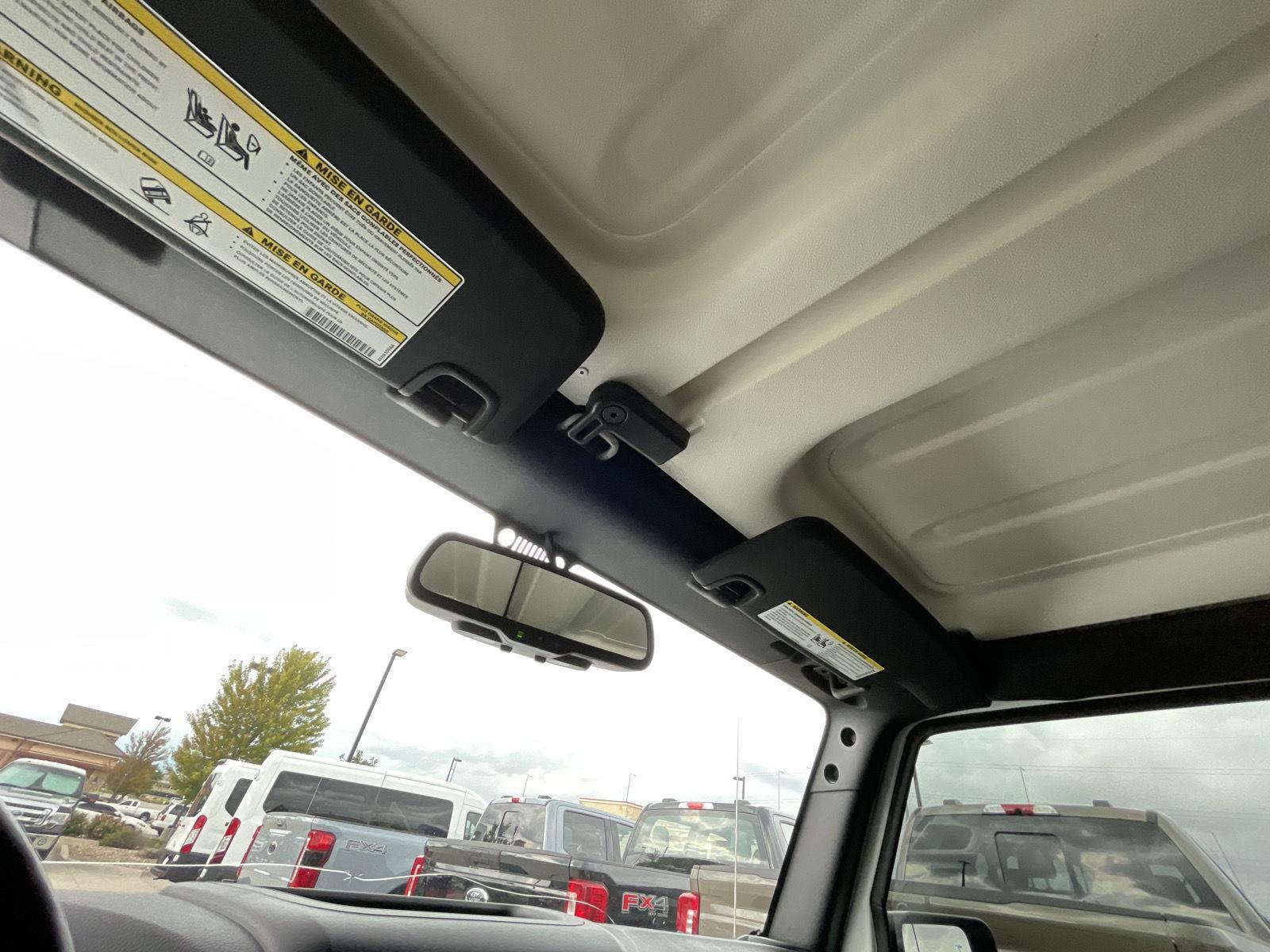 Vehicle photo 21