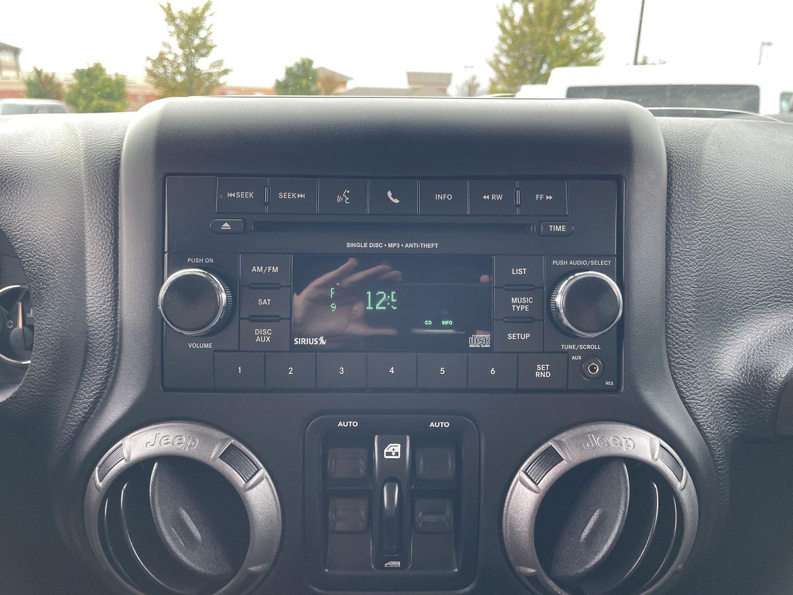 Vehicle photo 23