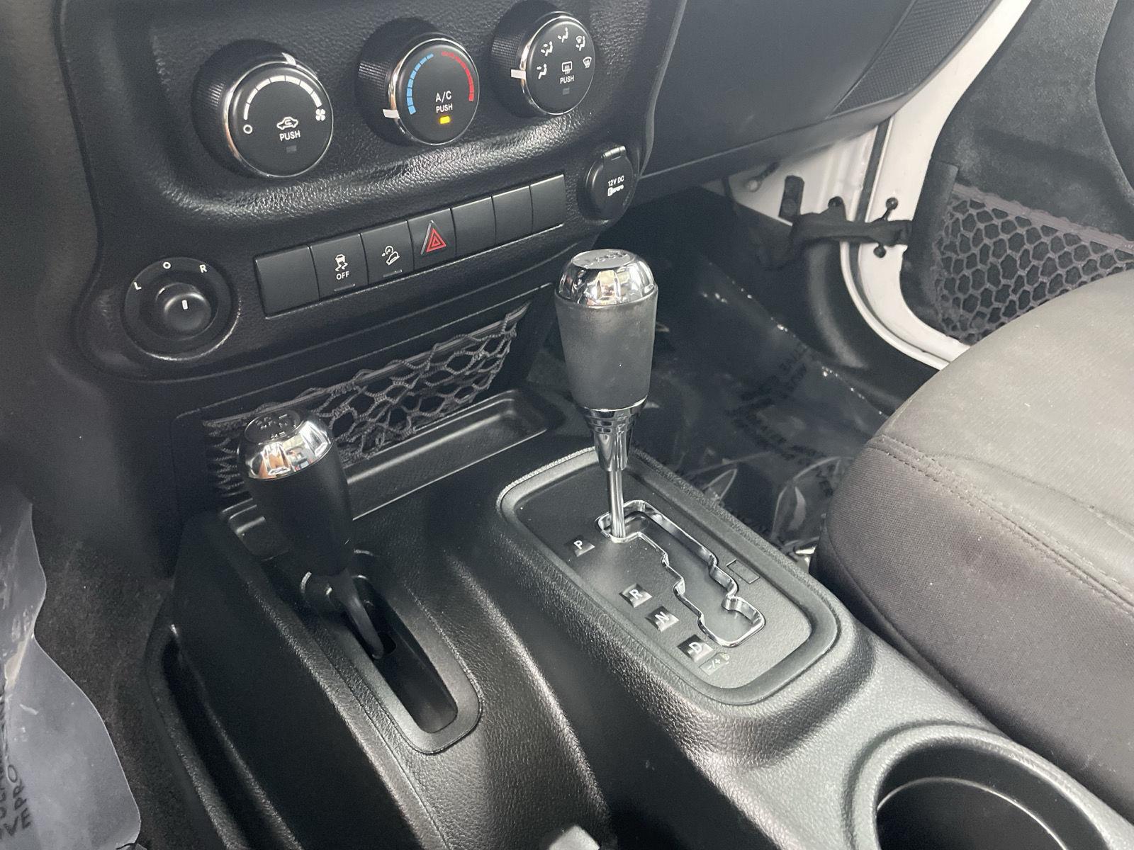 Vehicle photo 25