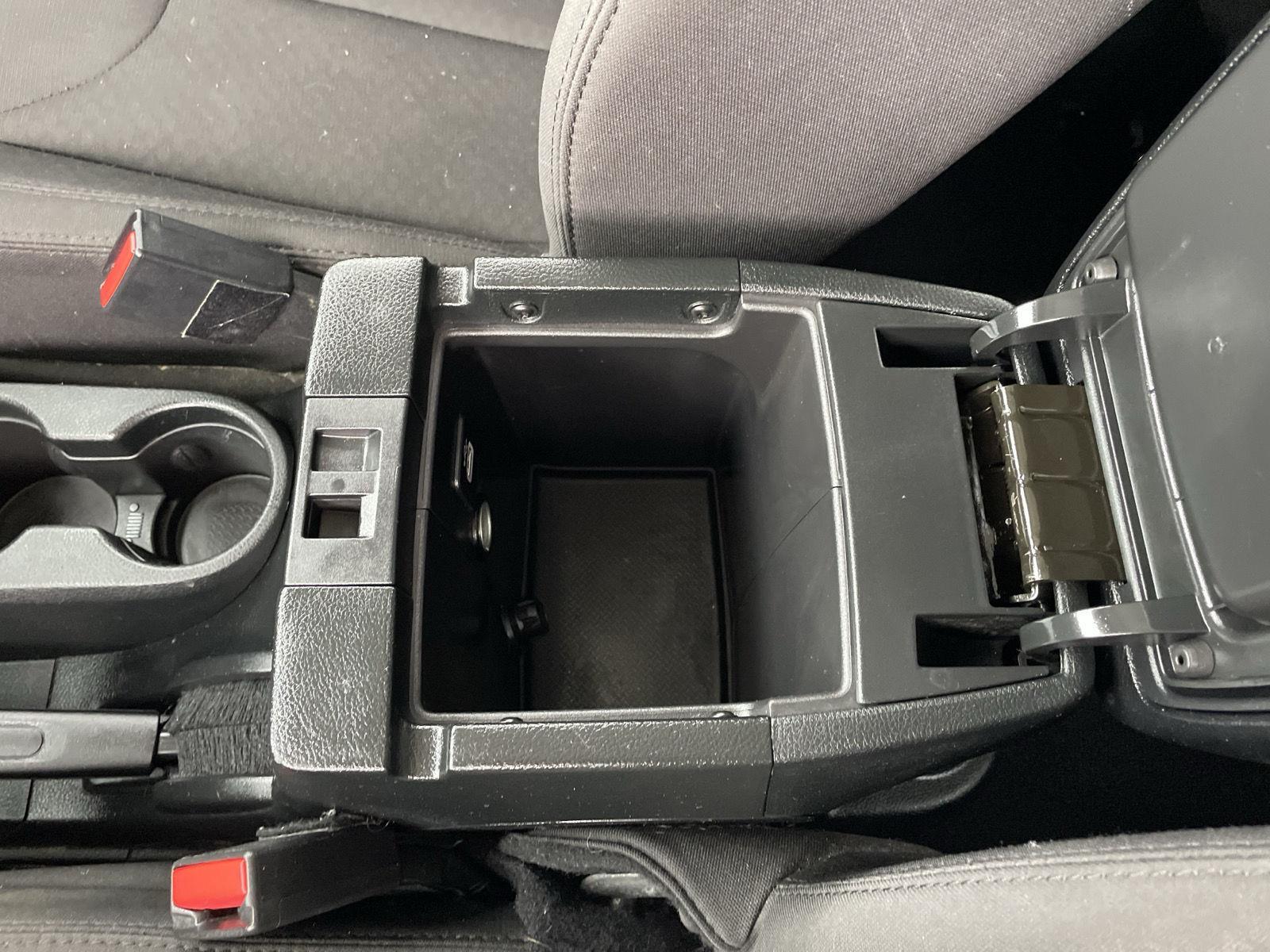 Vehicle photo 26