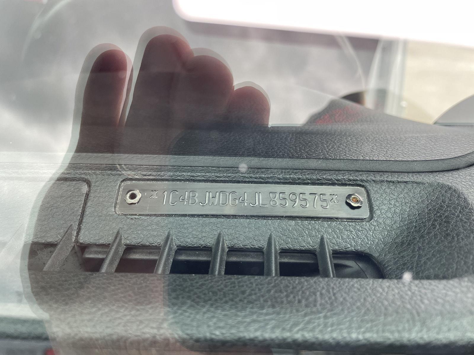 Vehicle photo 28