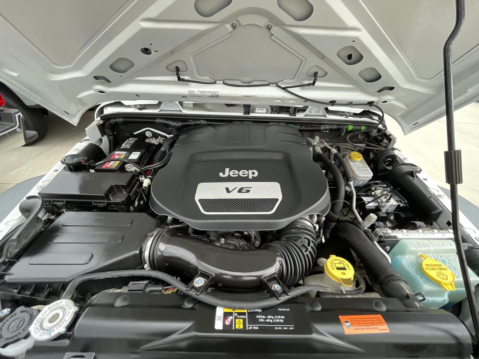Vehicle photo 29