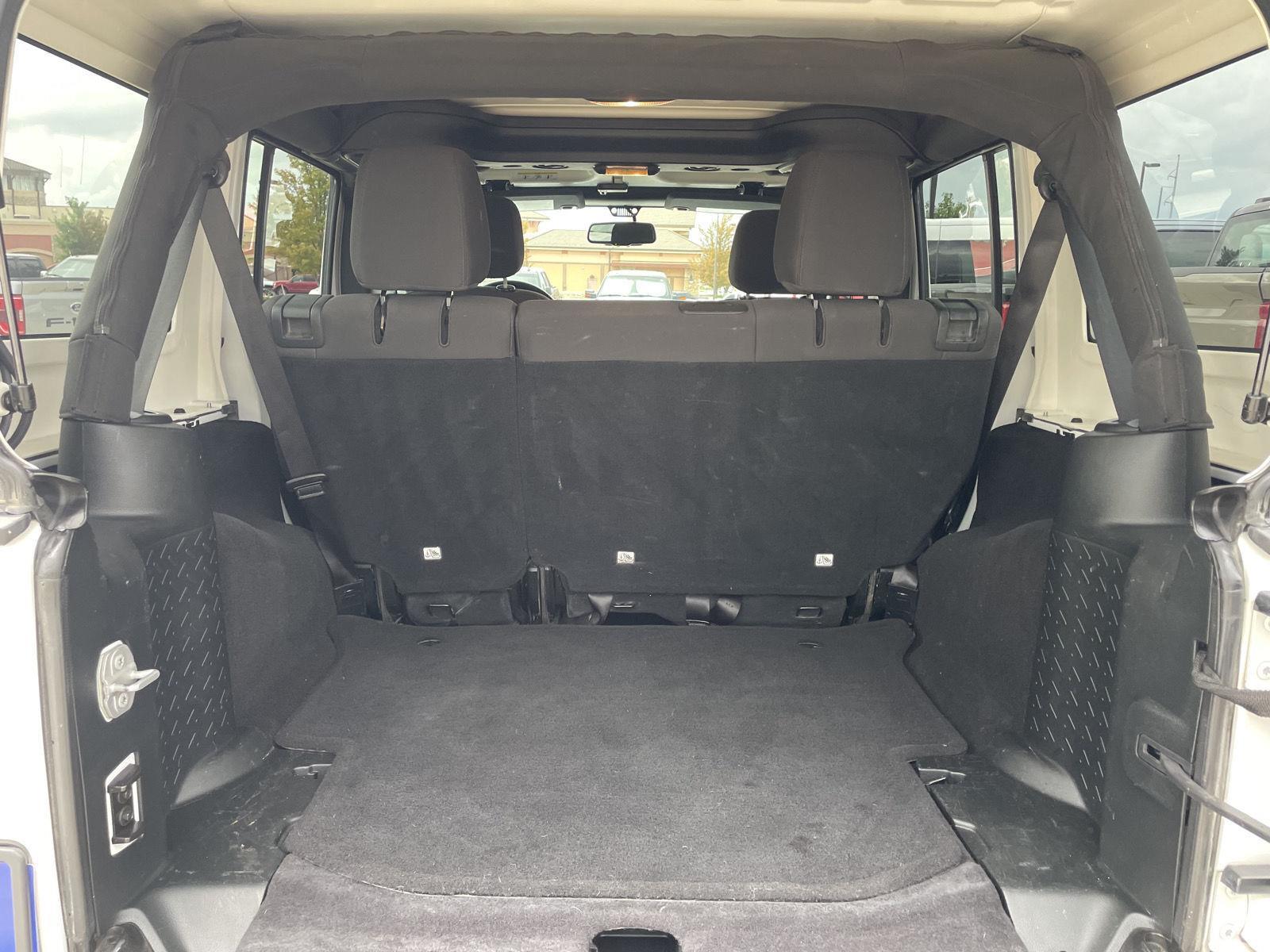 Vehicle photo 30