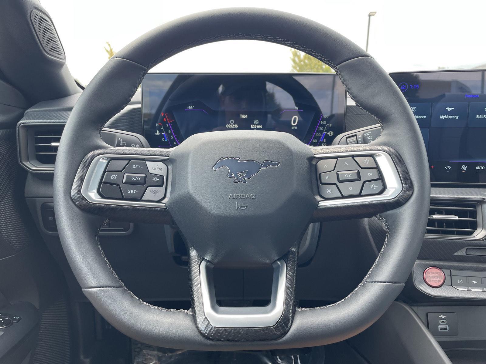 Vehicle photo 12