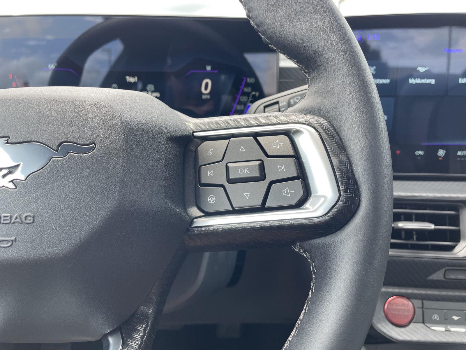 Vehicle photo 14