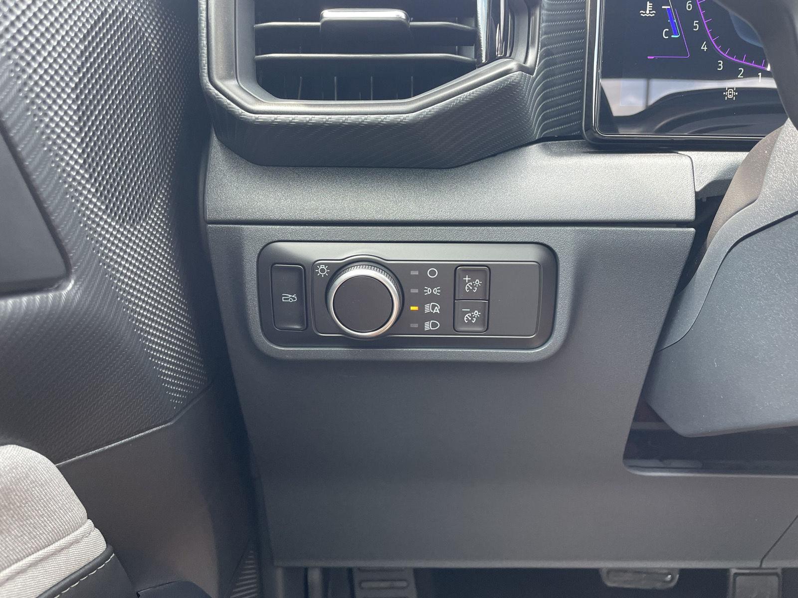 Vehicle photo 16