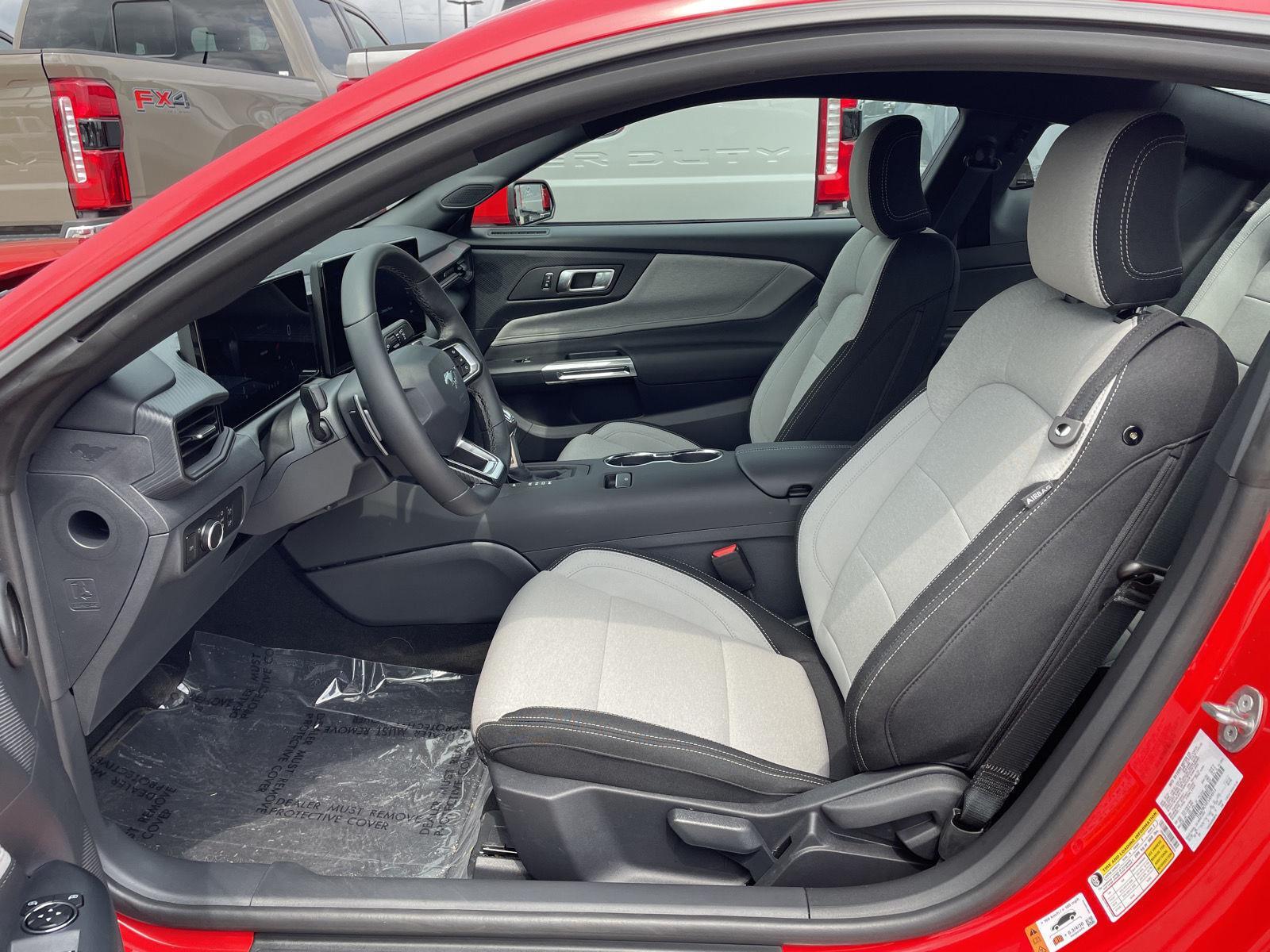 Vehicle photo 17
