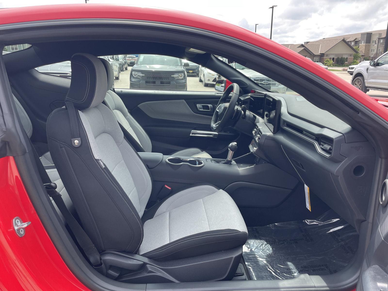 Vehicle photo 19