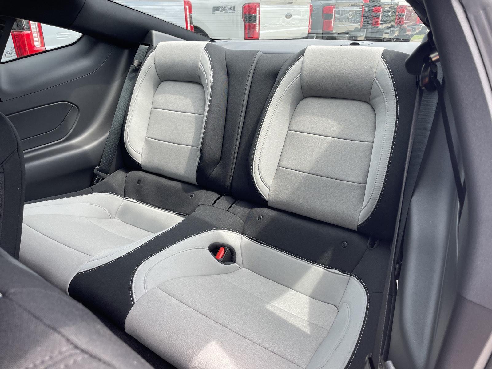 Vehicle photo 20