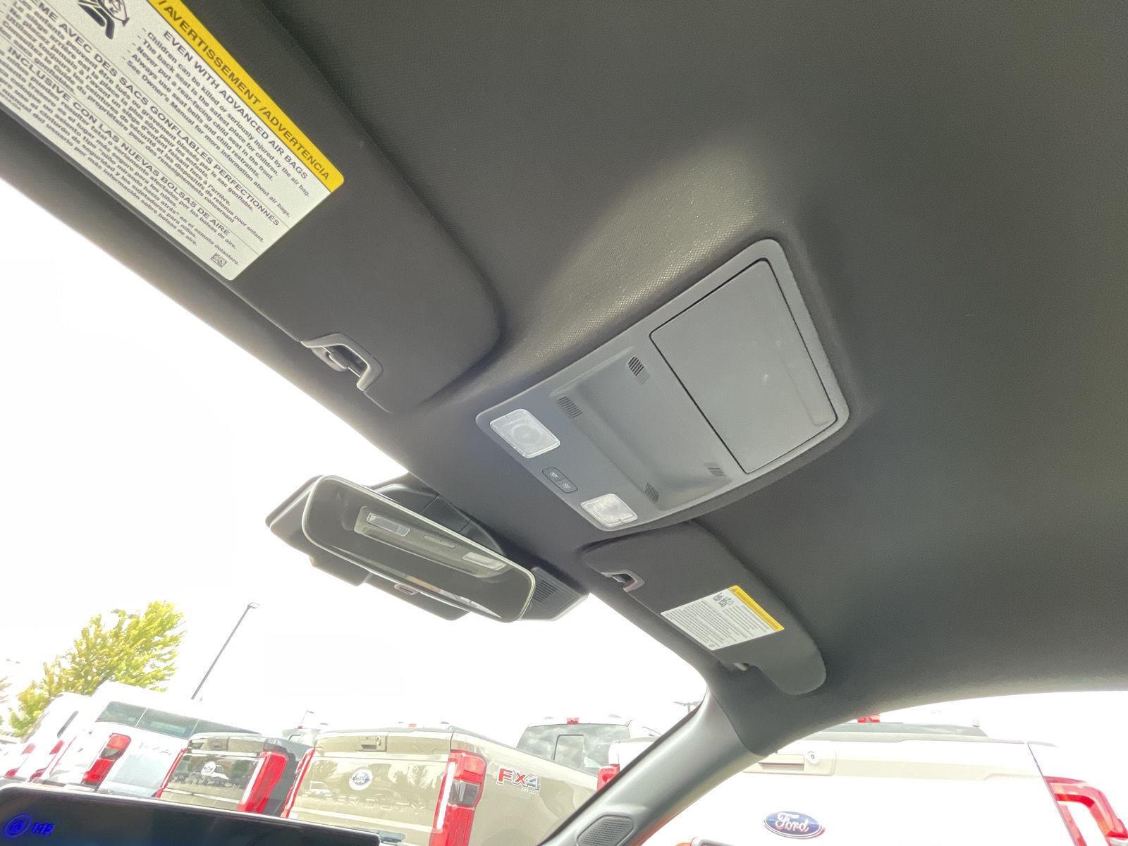 Vehicle photo 21