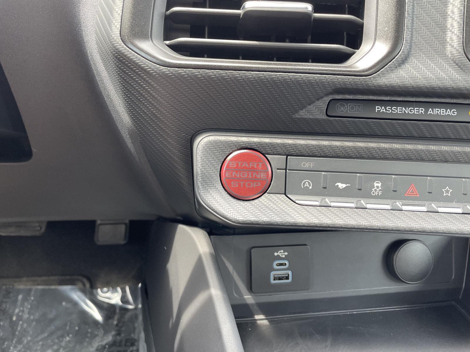 Vehicle photo 24