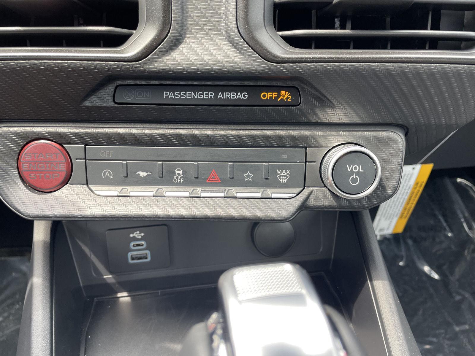 Vehicle photo 25