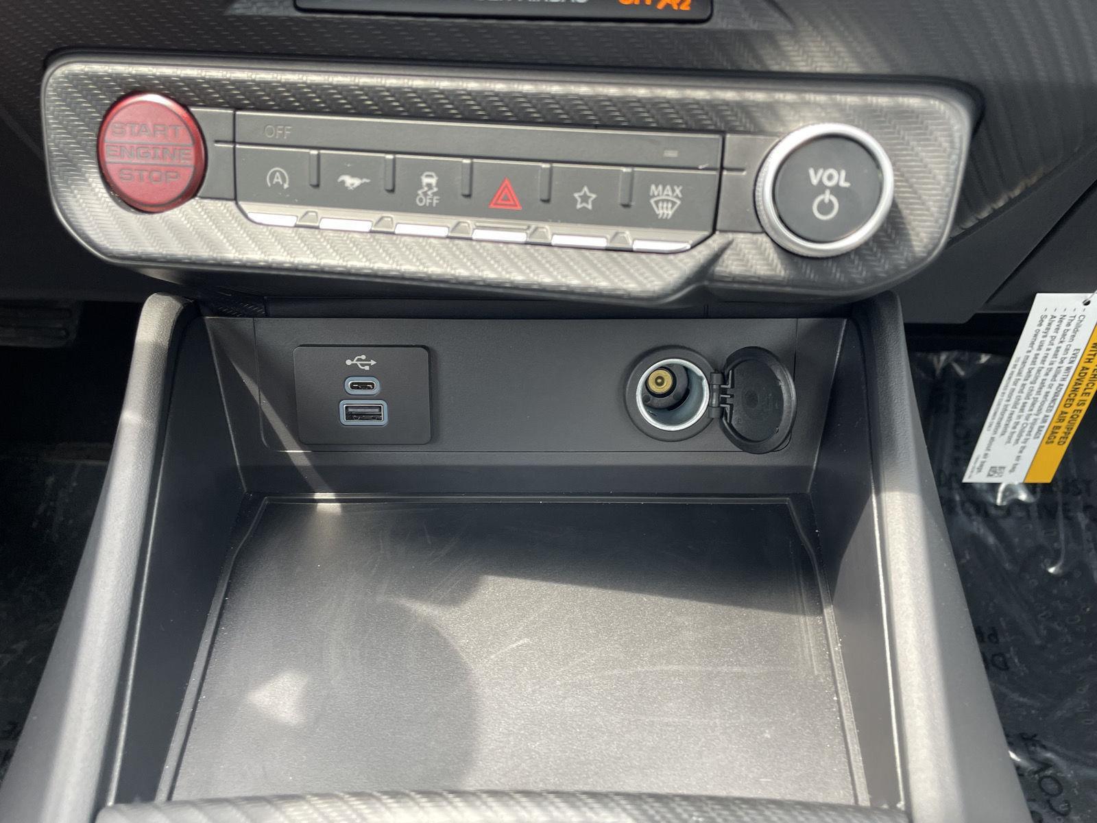 Vehicle photo 26