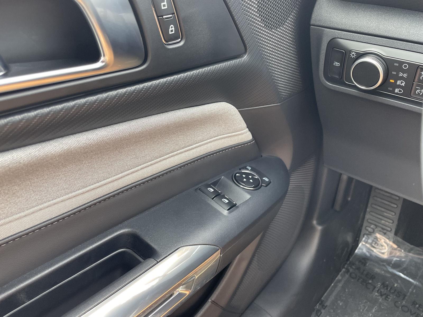 Vehicle photo 27