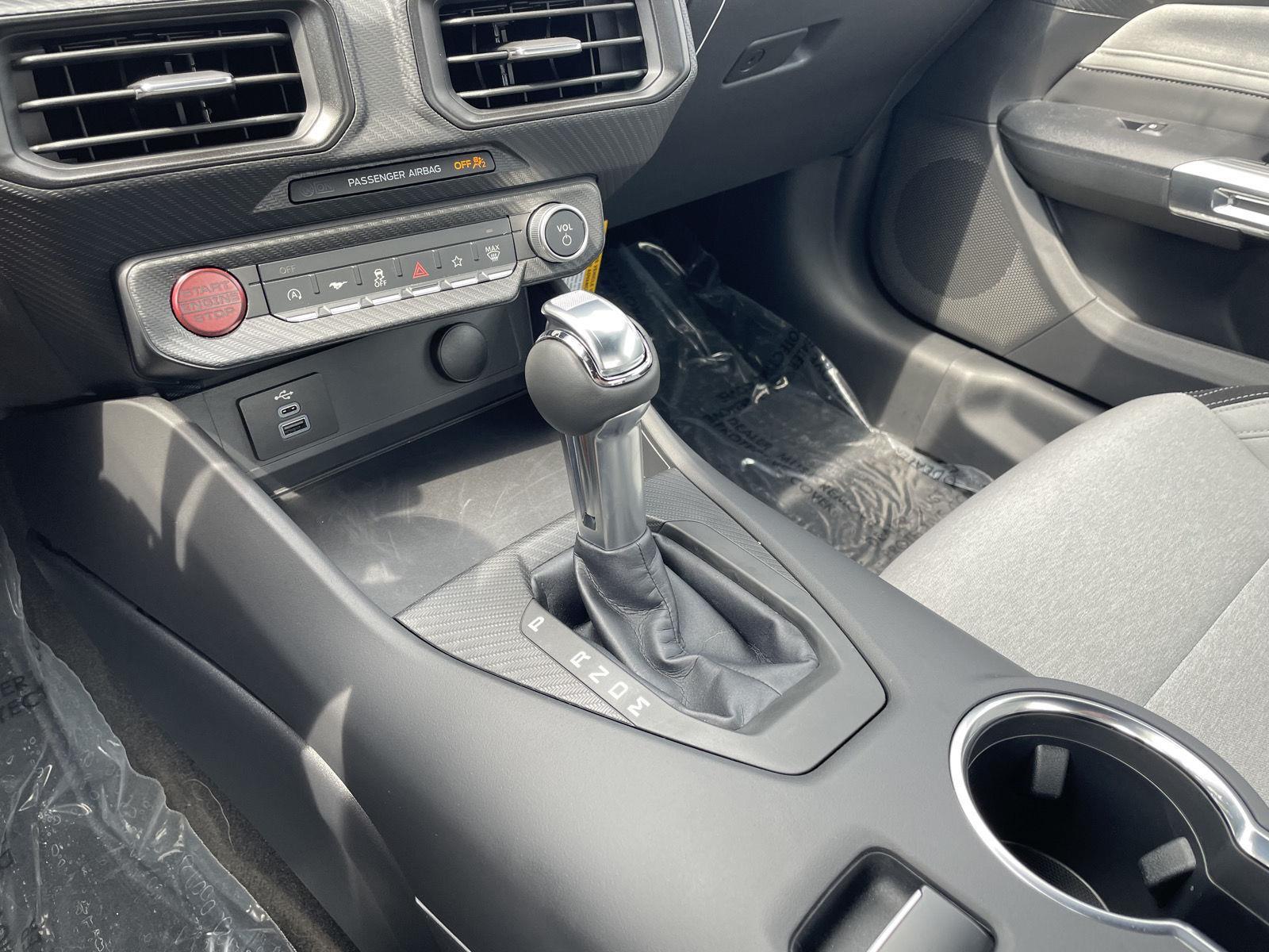 Vehicle photo 28