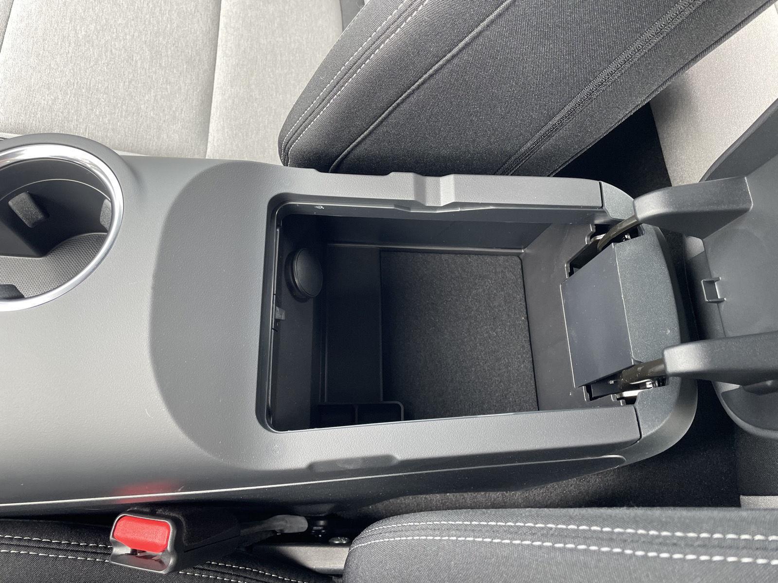 Vehicle photo 29