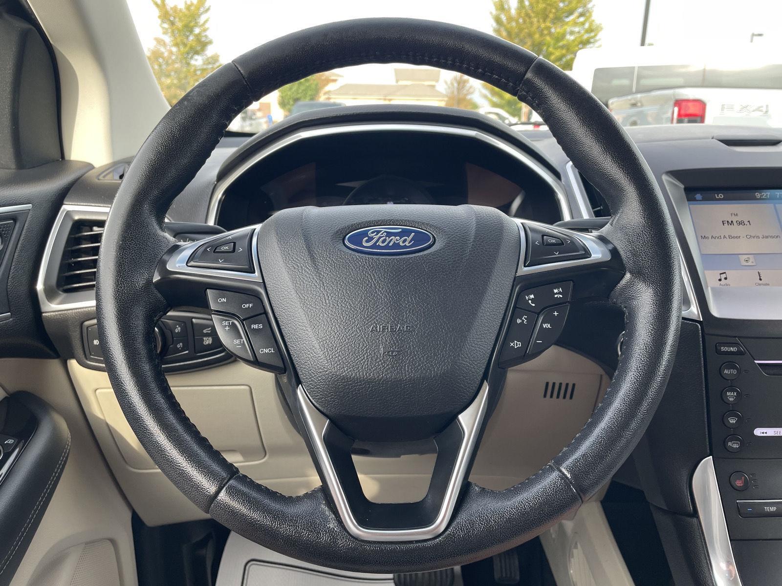 Vehicle photo 12